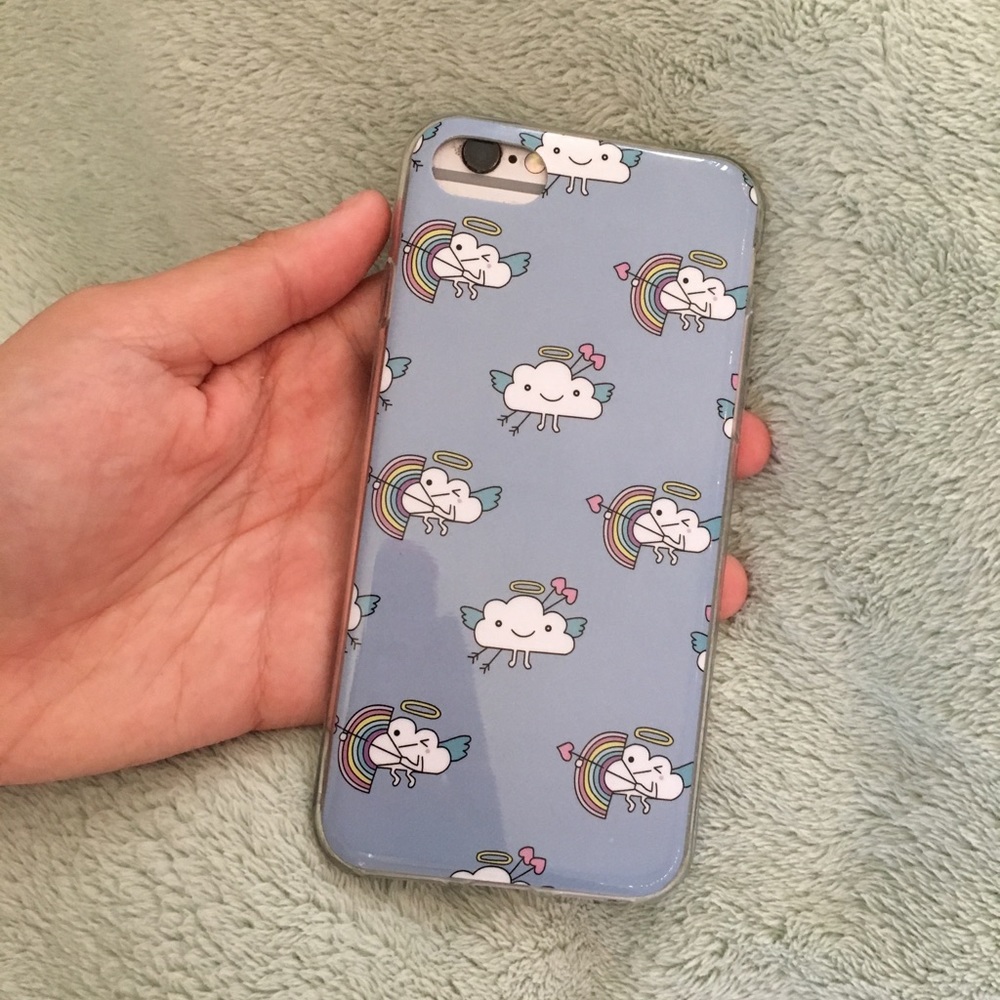 A cloud phone case ! Great for tweens 💓
